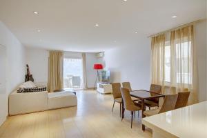 Fashion Beach Apartments