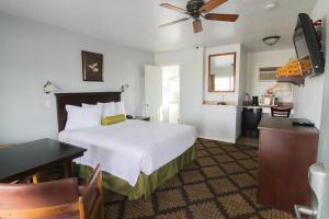 Queen Room room in Stage Stop Inn Williams