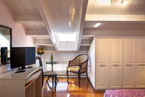 Stellas Attic in Spianada - Old town