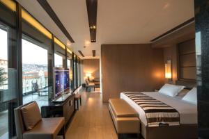 Executive Suite room in Key Hotel