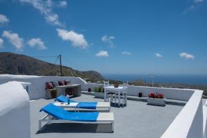 Labyrinth Traditional Houses Santorini Greece