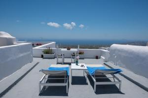 Labyrinth Traditional Houses Santorini Greece