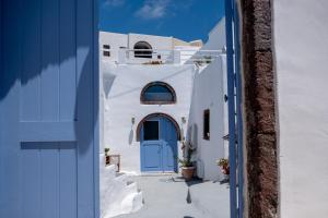 Labyrinth Traditional Houses Santorini Greece