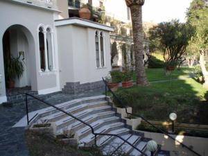 Elegant and Sea View Excelsior Apartment