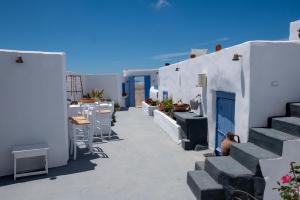 Labyrinth Traditional Houses Santorini Greece