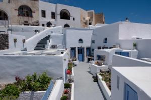 Labyrinth Traditional Houses Santorini Greece