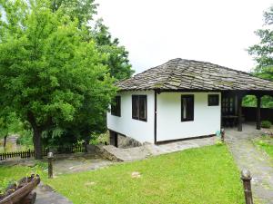 Коттедж Tacheva Family House - Pool Access Боженците Болгария