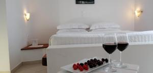 Anita Rooms & Apartments Milos Greece