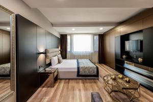 Double Room room in A Palace Suites