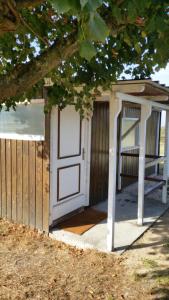 Appartements le bungalow au fond du jardin : photos des chambres