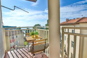 Apartment Gala with balcony and private parking