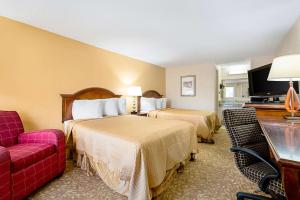 Double Room with Two Double Beds - Non-Smoking/Pet Friendly room in Rodeway Inn Metro Airport
