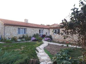 Country style cottage