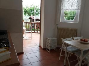 Grazioso appartamento tra cultura, lago e montagna