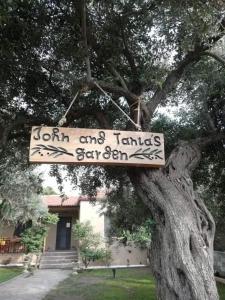 John and Tanias Garden