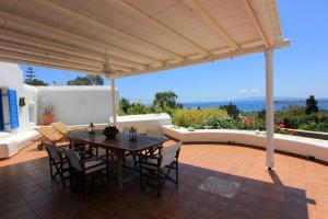 O&K 3-Bedroom Villa with Sea view, Golden Beach, Paros Paros Greece