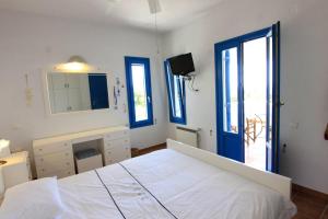 O&K 3-Bedroom Villa with Sea view, Golden Beach, Paros Paros Greece