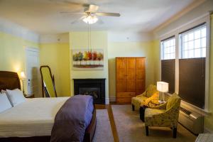 King Room with Spa Bath room in The Inn on First