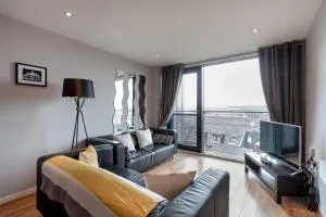 Modern Riverfront Apt. 10 mins from Hydro/SECC - 牛顿梅恩斯