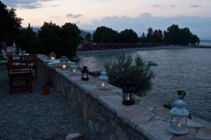 KIVERI 1876 traditional seafront cottage Arkadia Greece