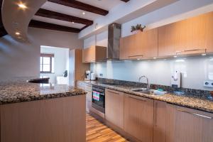 Dream Stay - Five Bedroom Penthouse in Old Town