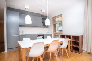 Dream Stay - Stylish Apartment near Old Town with Free Parking