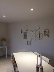 Maisons de vacances LE PETIT MONTY Gite Cote Jardin : photos des chambres