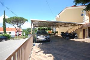 Apartment Poljak Njivice by El-Pi Tours 