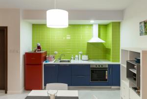 Pop your COLORS Funky and Modern 1BDR Apt