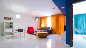 Pop your COLORS - Funky and Modern 1BDR Apt by Flat Mаnager
