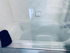 Beachfront Ocean Dr white sand paradise SoBe 311