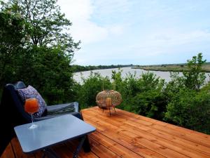 B&B / Chambres d'hotes La Charentine : Chambre Lit Queen-Size - Vue sur Piscine