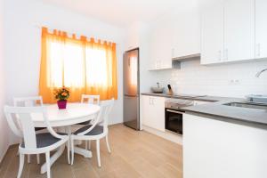 The wave house El Médano