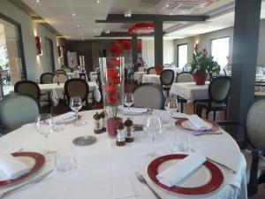 Hotels Hotel Restaurant Les Coquelicots, The Originals Relais (Inter-Hotel) : photos des chambres