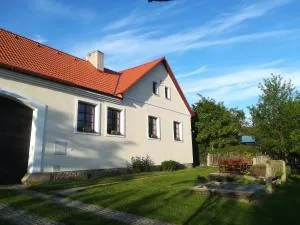 Usedlost pod javorem - Studená