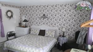 King Room room in Midway Lodging