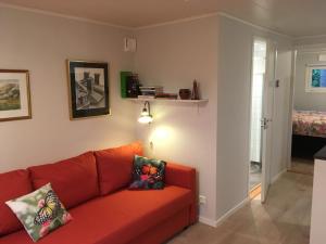 Stuga i naturskönt område på västra Tjörn