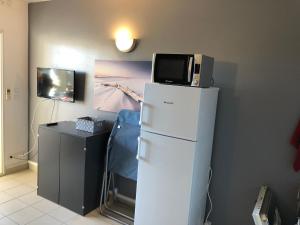 Porticcio centre plage à pieds, studio-cabine 4 Pers max, promo 7 nuits