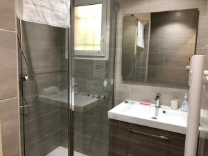 Appartements Porticcio centre plage a pieds, studio-cabine 4 Pers max, promo 7 nuits : photos des chambres