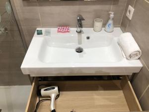 Appartements Porticcio centre plage a pieds, studio-cabine 4 Pers max, promo 7 nuits : photos des chambres