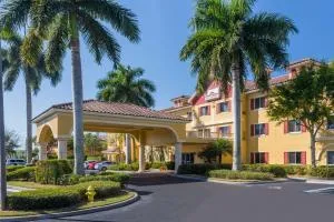 Hawthorn Extended Stay by Wyndham Naples - Naples