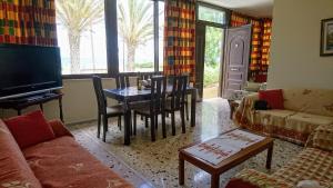 Summerhouse Peggy: close to Athens airport by the sea