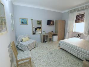 Deluxe Double Room with Shower room in St. Anthony Guest House