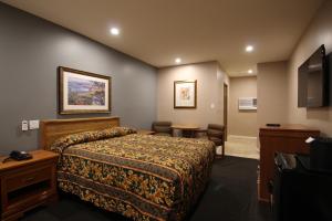 Queen Room room in Dunes Inn - Wilshire