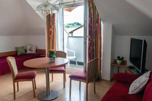 Apartment (5 Adults) room in Pension Hiesel-Villa Untersbergblick