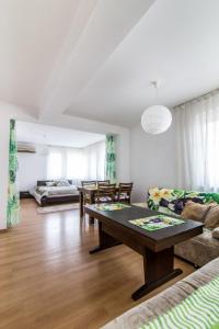 Roman Stadium Apartments