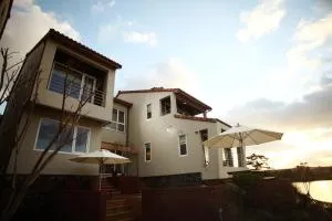 Jeju Lake Pension - Yusin-dong