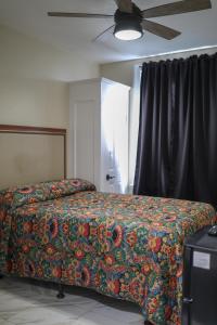 Double Room with Shared Bathroom room in The Adrian