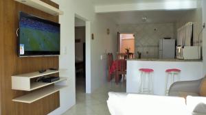 Casa 02 dorm na Rua Salmao