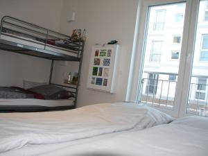 Zum großen Zernsee am Hafen